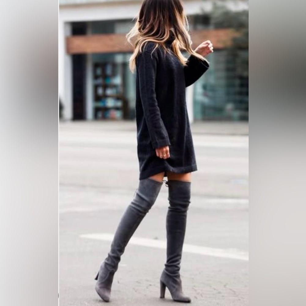 STUART WEITZMAN Highland suede over-the-knee boots. Size 8. Grey suede